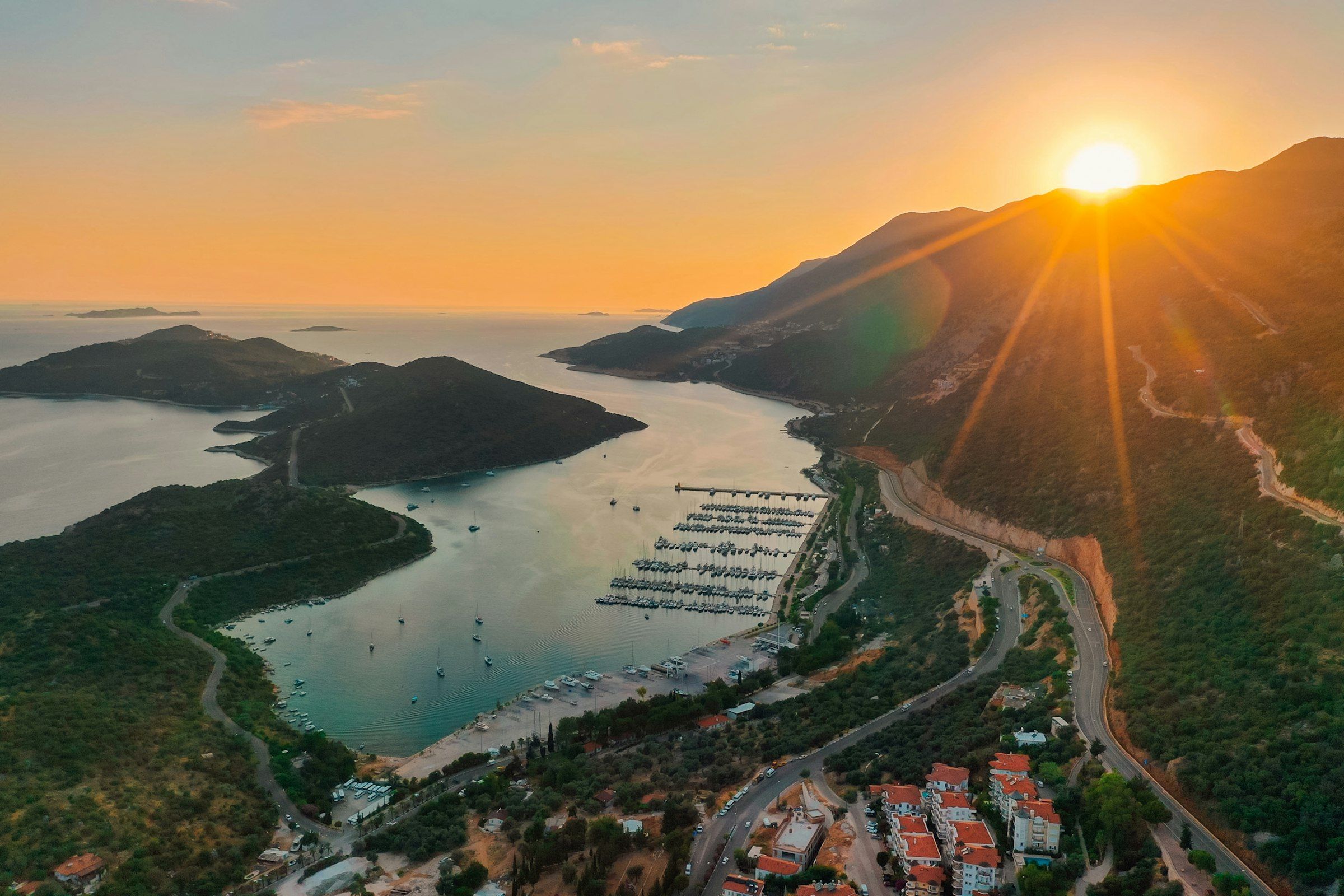 Kaş kasabası üzerinde gün batımı