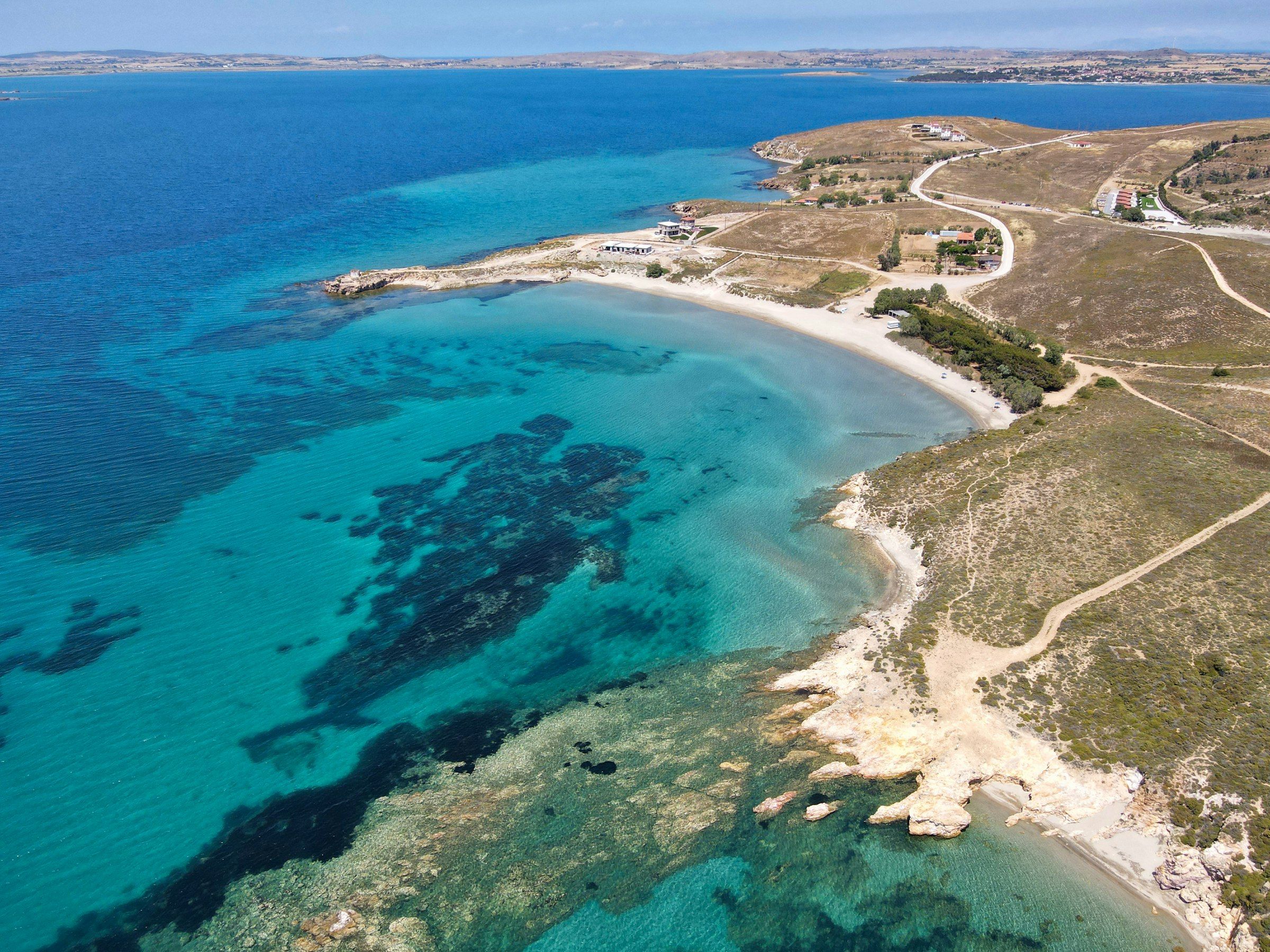 Havadan bir plaj ve deniz